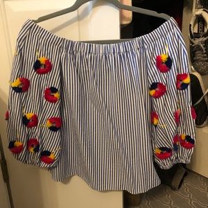 Cute, off the shoulder blouse! Summery and trendy